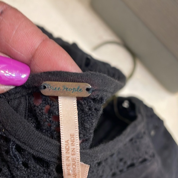 Floral Embroidered Black Top - Picture 5 of 5